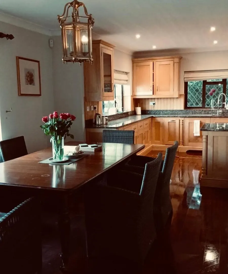 Villa Traditional English House