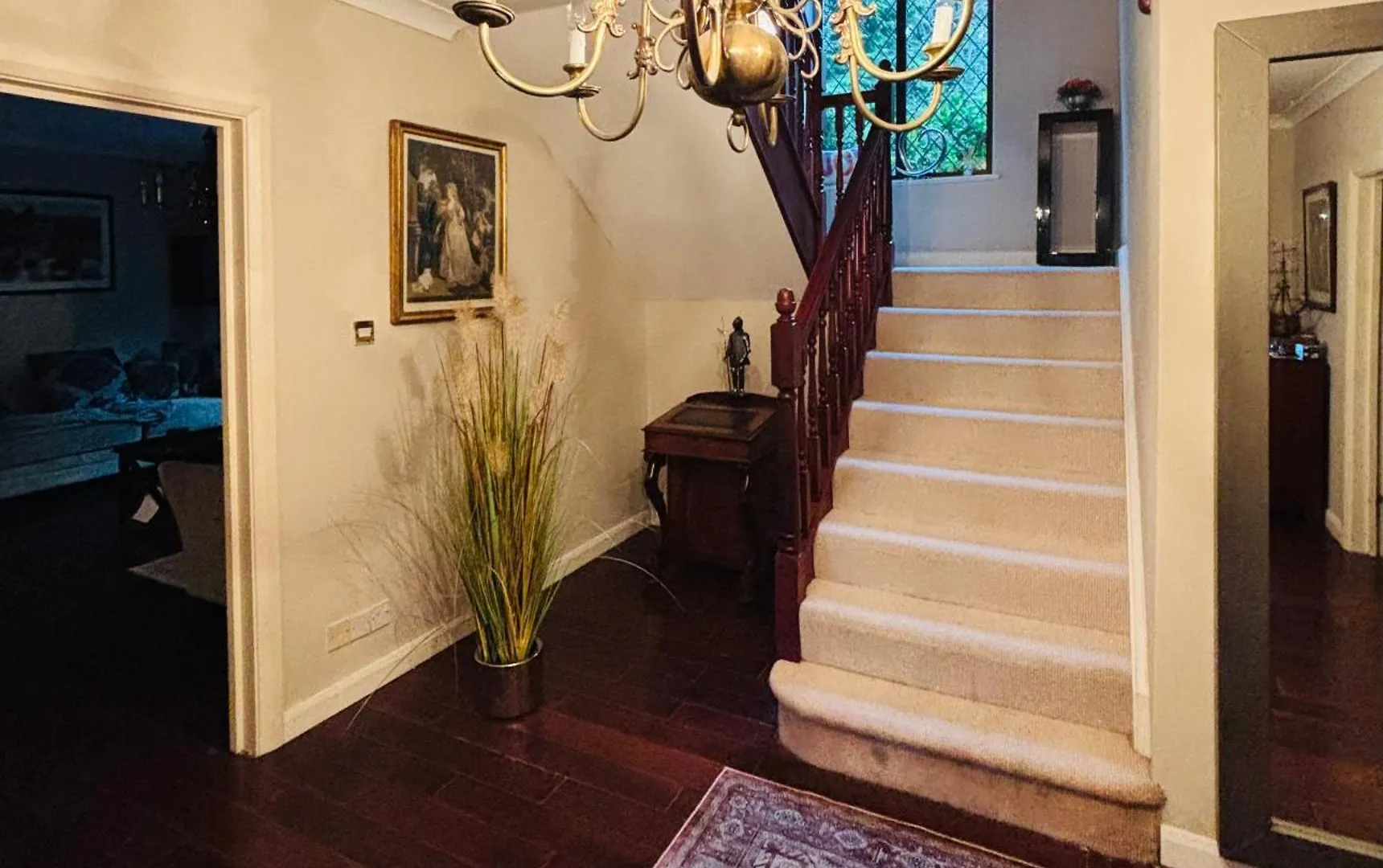 Villa Traditional English House